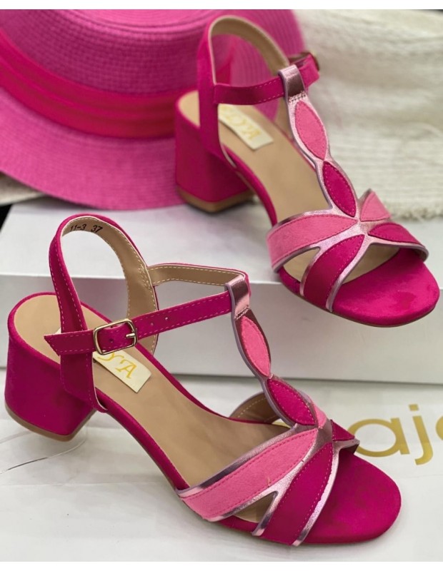 Sandalia Claudia. Modelo 11-3. Color fucsia.